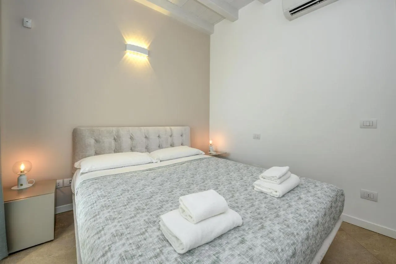 Caesar Sirmione Luxury Apartments 0*,  Italia