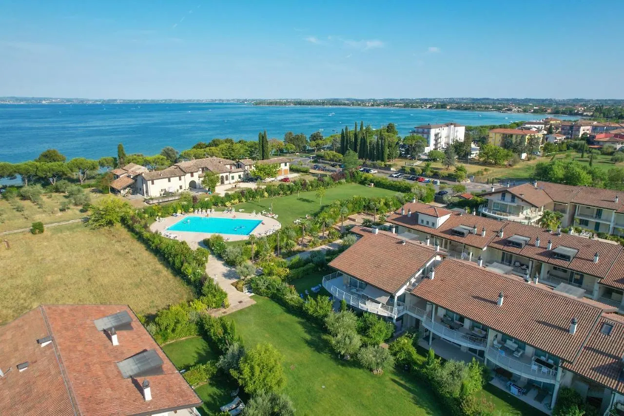 Caesar Sirmione Luxury Apartments 0*,  Italia