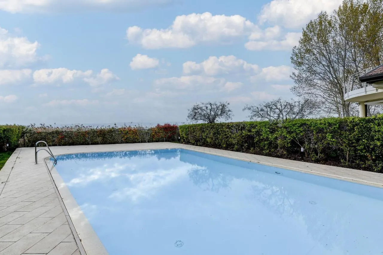 Caesar Sirmione Luxury Apartments 0*,  Italia